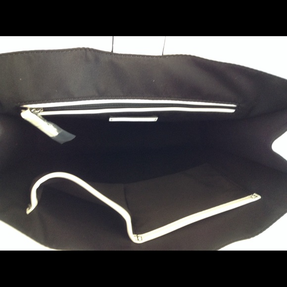 Chic French Connection Duffy Shopper Tote in White - Picture 6 of 8